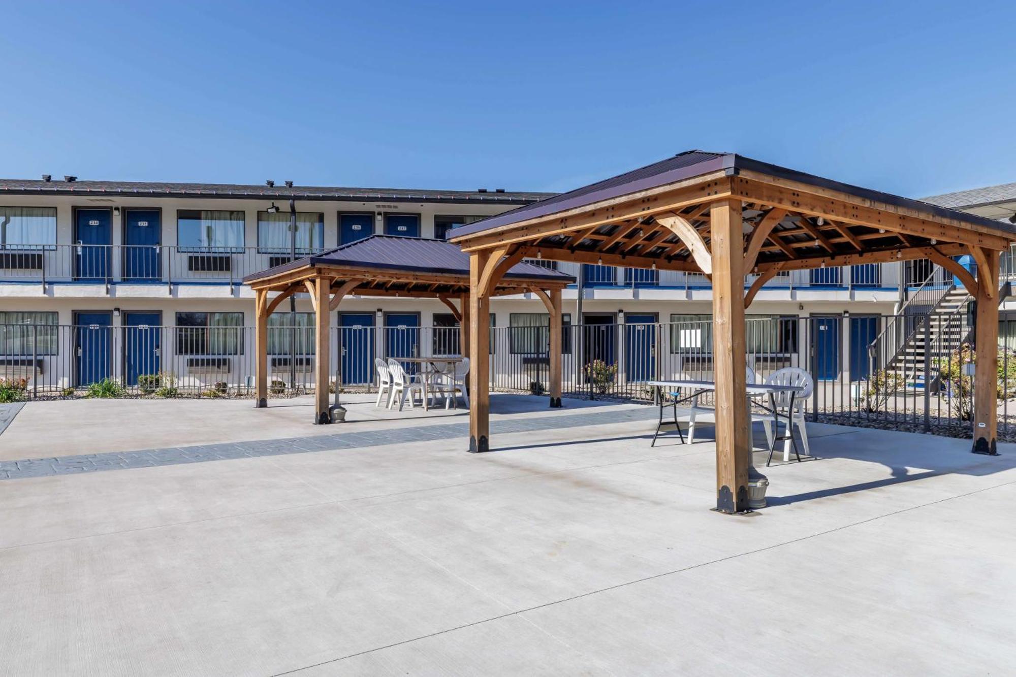Motel 6 Elizabethtown Exterior photo