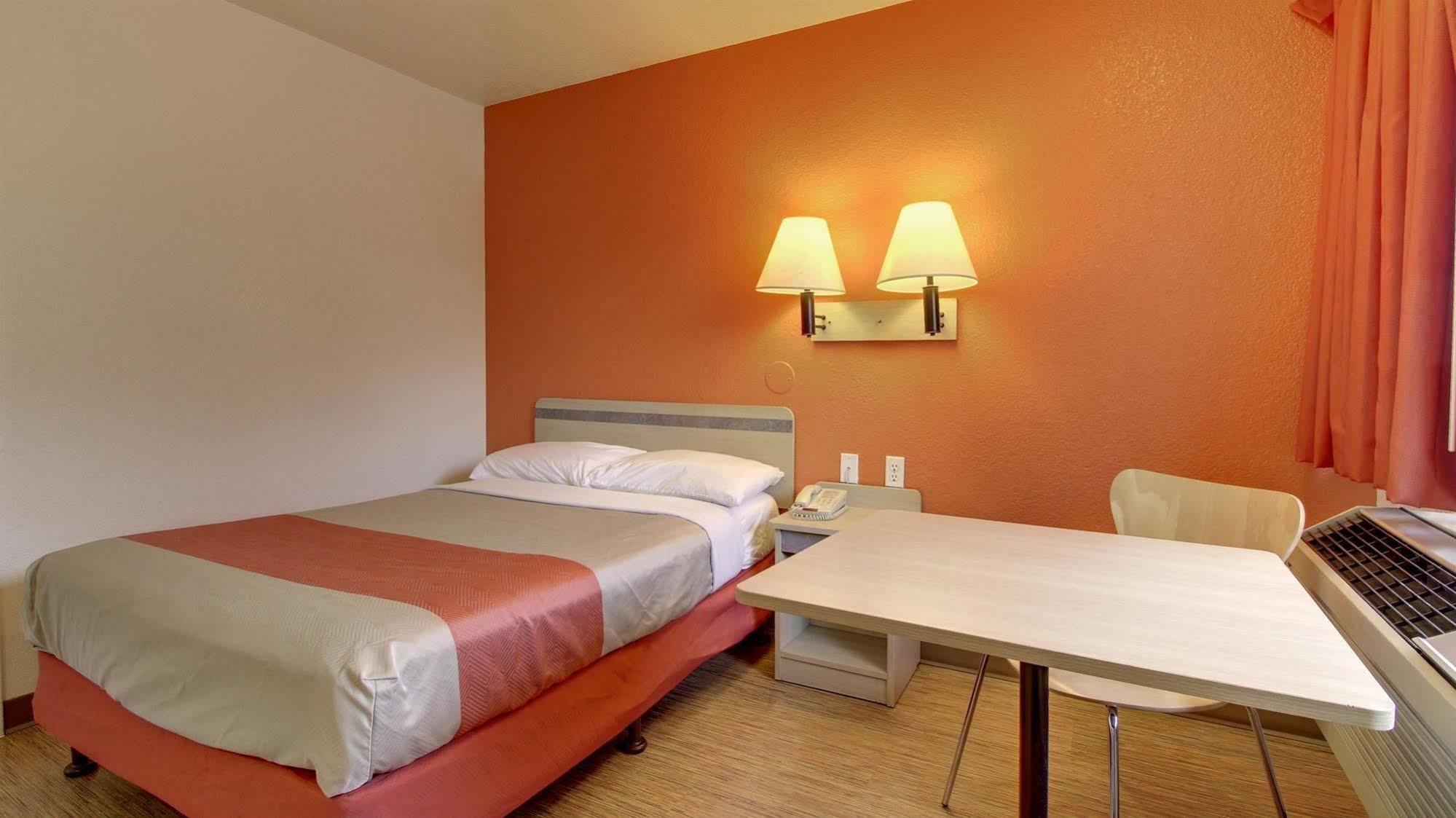 Motel 6 Elizabethtown Exterior photo