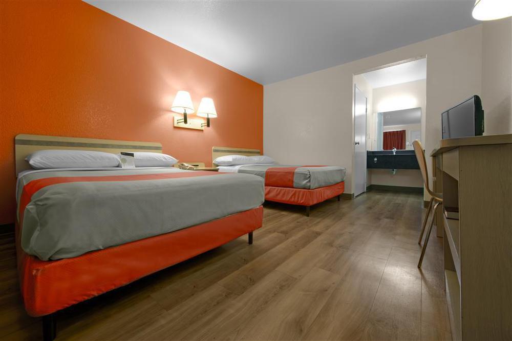 Motel 6 Elizabethtown Room photo