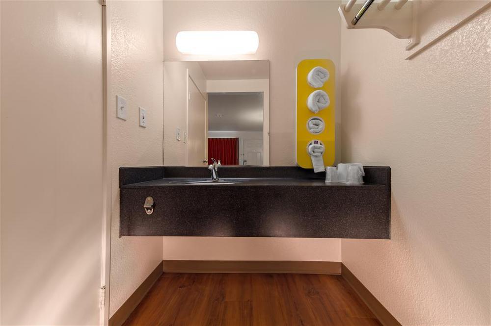 Motel 6 Elizabethtown Room photo